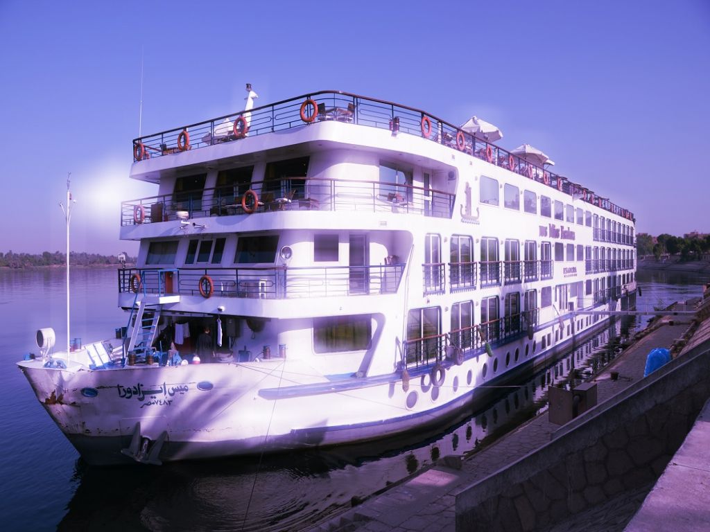 Easter Tour Cairo Luxor and Aswan Nile Cruise by Sleeper Train